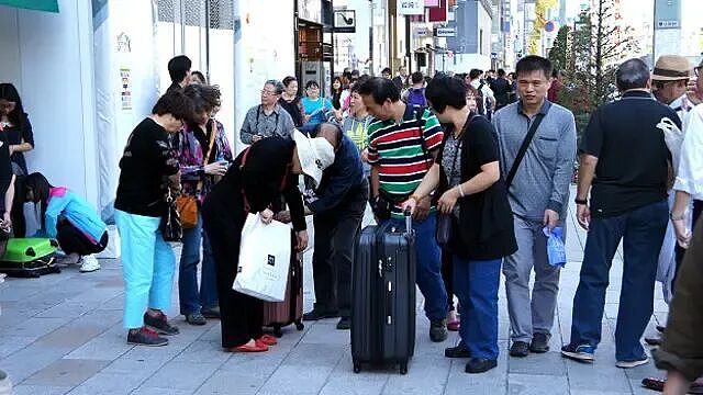 中日春节往返航班被砍!留学生:机票3天翻3倍,妈妈电话轰炸“催回国”(组图) - 5