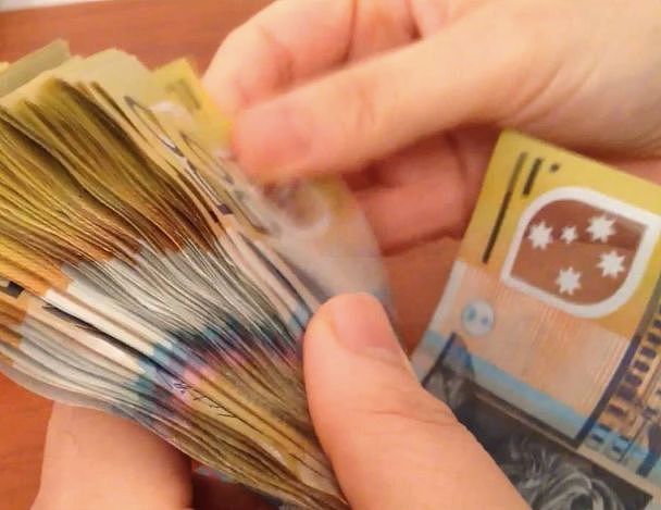 澳洲火车站员工捡到一中国护照和3万刀现金!眼看四下无人,他拔腿就跑...(组图) - 10