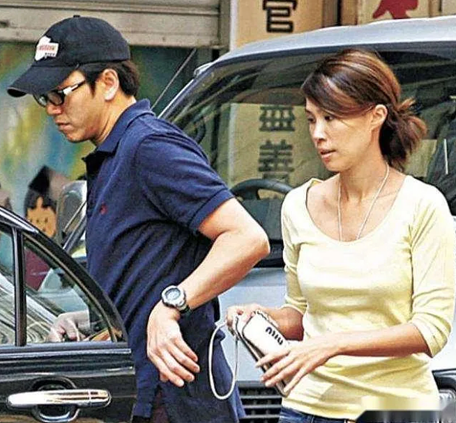 宣布正式复出？玩弄11女坑妻还债，软禁家暴只为要孩子？（组图） - 17