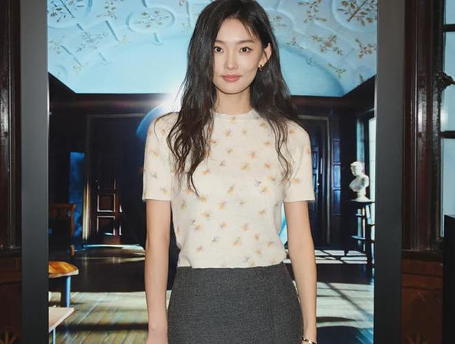 周依然评论区沦陷！自曝家中有人脉资源太好，压番于适演肖战女主（组图） - 1