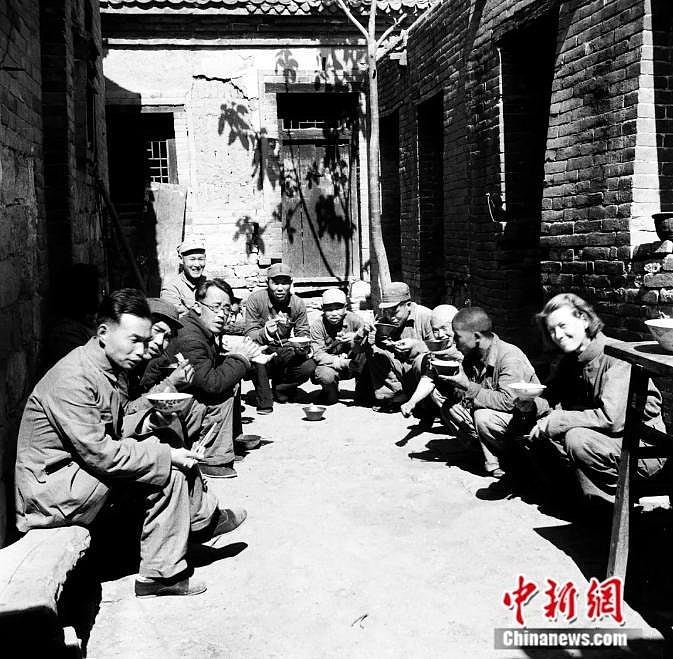 外籍夫妇入华北农村同吃同住同劳动，著作成了解中国乡村革命经典（组图） - 4