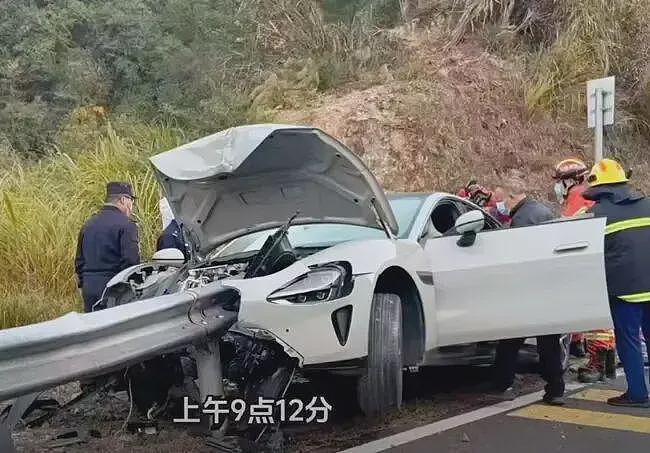 曝江西小米SU7车祸,车主疑似身首异处,现场惨不忍睹(视频/组图) - 4