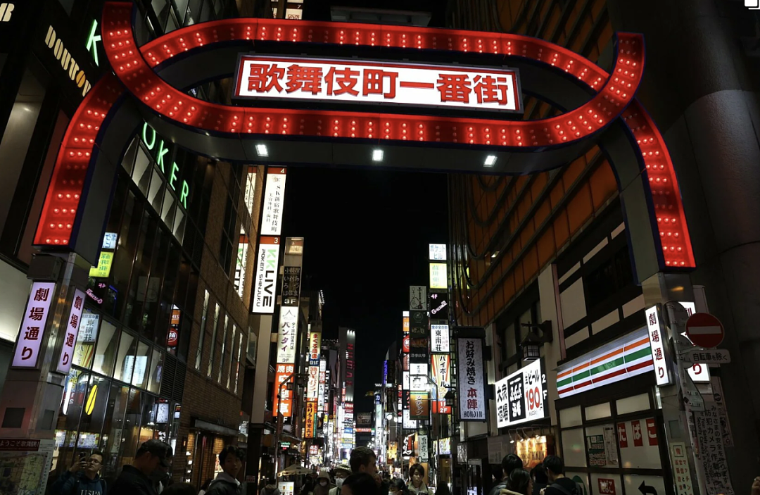 目的地以加拿大和澳洲居多!日本风俗娘大批出国营业讨好男公关?俩月赚100万全砸男人身上,称是爱的证明(组图) - 18