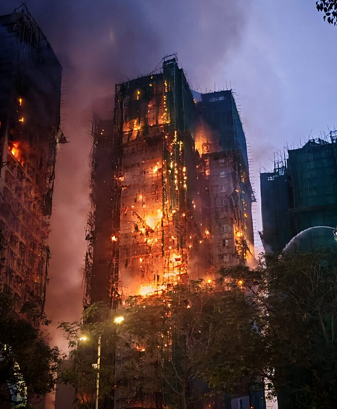 “那一刻我真的觉得自己要死了” 香港火灾幸存者自述(图) - 1