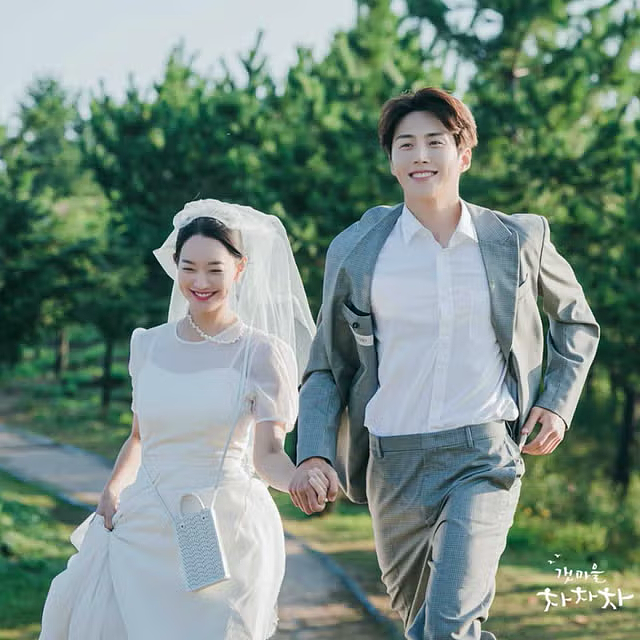 韩顶流姐弟恋情侣结婚！恋爱长跑10年，她陪他扛过可怕疾病（组图） - 23