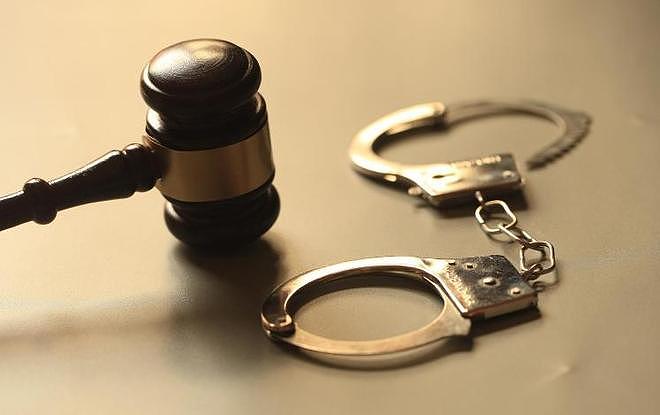 一派出所民警玩忽职守致强奸案未及时侦破，当事女子一年后再遭嫌疑人性侵，判了（组图） - 1
