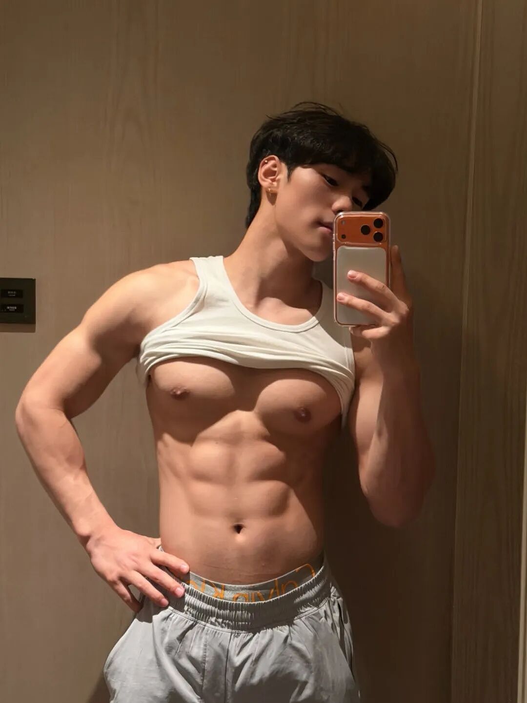 【帅哥】脂包肌硬汉体育生发育太好了？网友辣评：看起来很浓...（组图） - 6