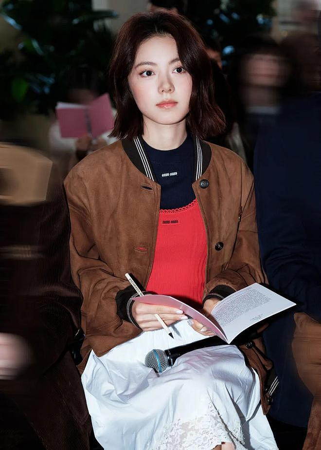 换头小花撩硬汉?白鹿心仪导演?唐嫣带女儿庆生?赵今麦偏爱悬疑?(组图) - 2