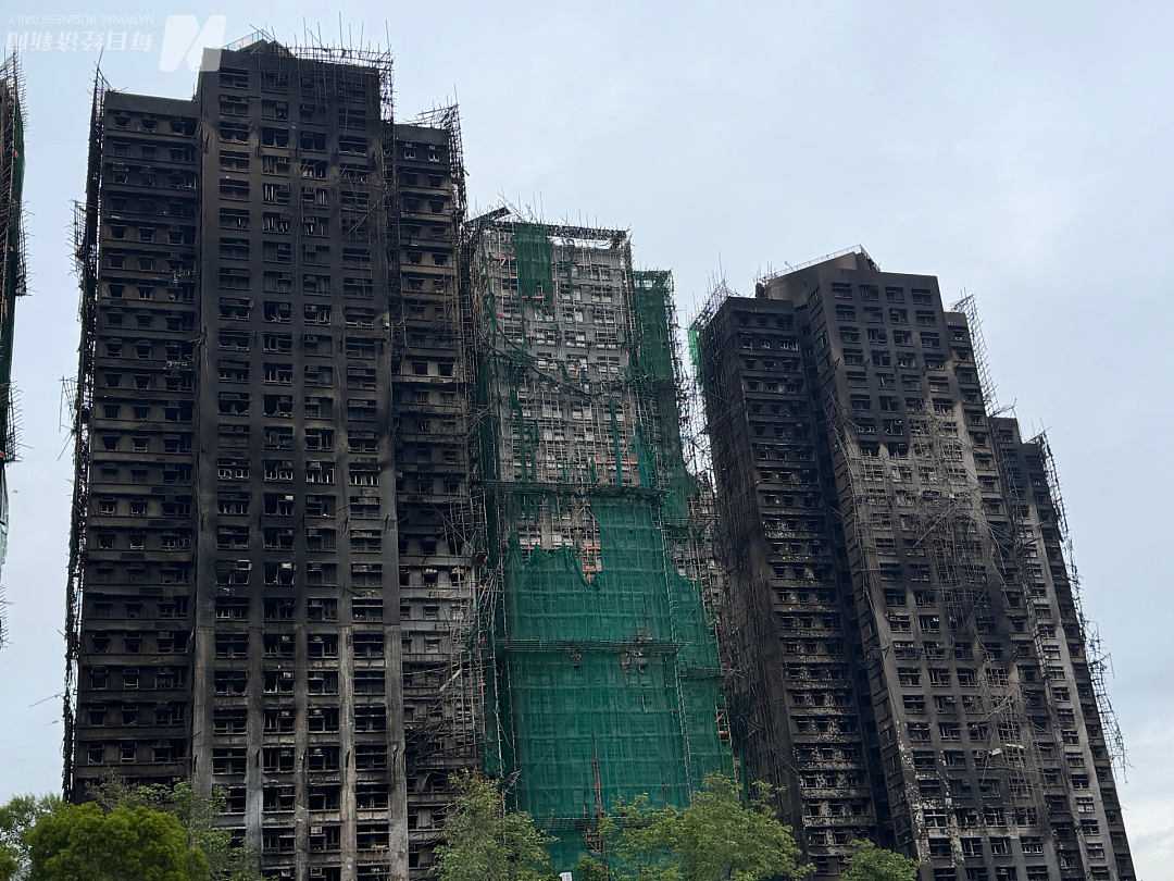 香港大埔火灾已致146人遇难，其中54具遗体有待辨认，100个失联个案被界定为“无法追查”（组图） - 1