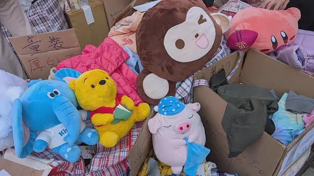 香港宏福苑大火：死亡数字升至146人，警方指房间、楼梯、天台均找到遗体（组图） - 17