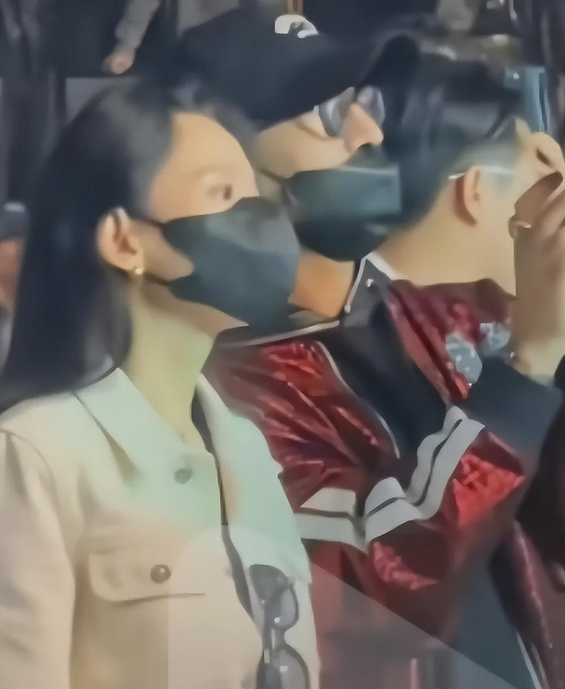 森林北现身汪峰演唱会，打扮精致坐VIP很显眼，与男友全程无交流（组图） - 24