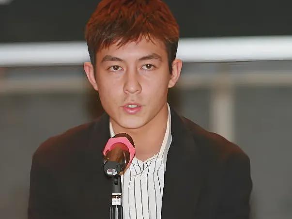 陈冠希与华谊董事长的前妻，在日本街头忘情拥吻，一时间激起了千层浪（组图） - 2