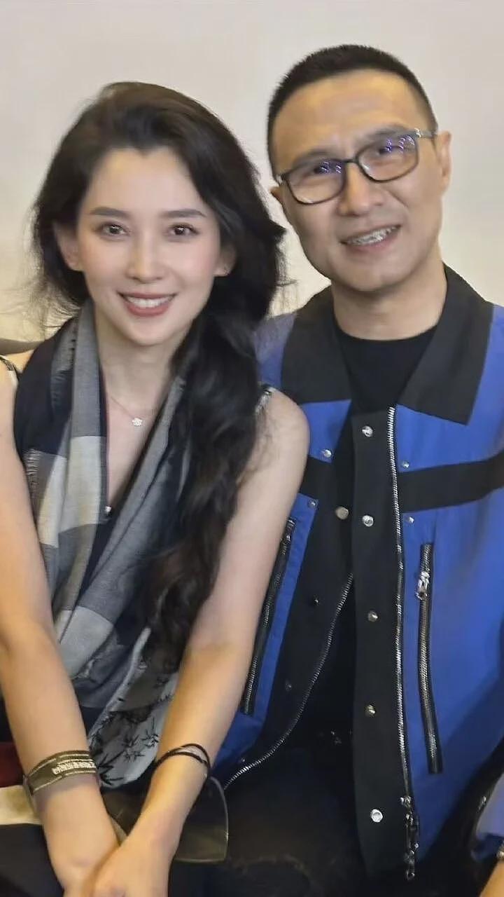森林北现身汪峰演唱会，打扮精致坐VIP很显眼，与男友全程无交流（组图） - 29