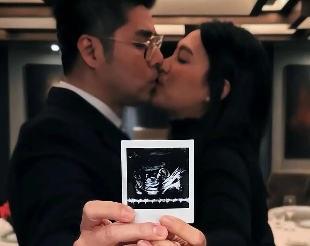 恭喜！香港知名星二代宣布模特妻子怀孕，两人相差10岁感情稳定（组图） - 1