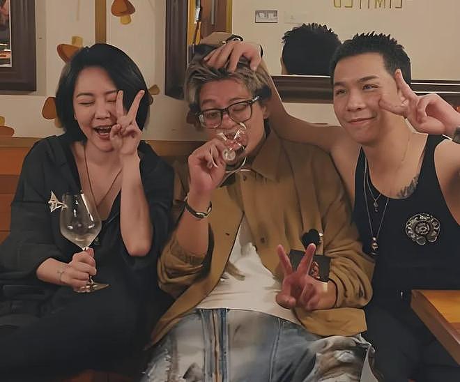 57岁袁惟仁送医画面曝光,成植物人三年身形消瘦,靠母亲姐姐照顾(组图) - 16