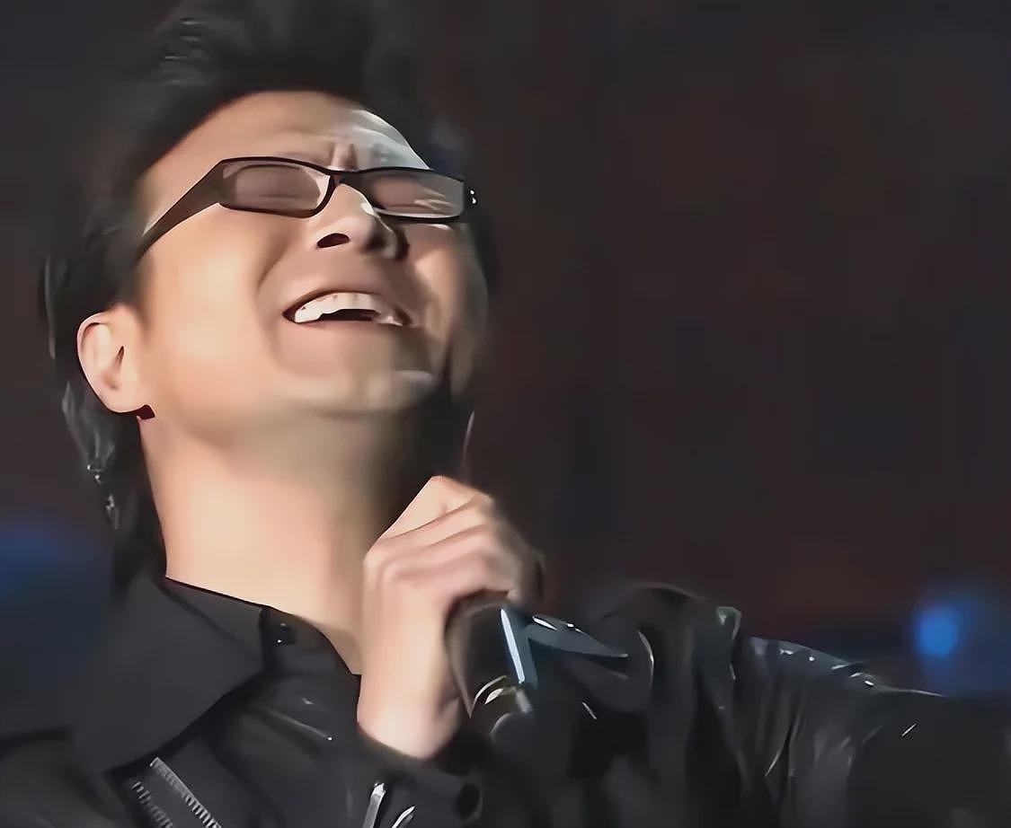 森林北现身汪峰演唱会，打扮精致坐VIP很显眼，与男友全程无交流（组图） - 18