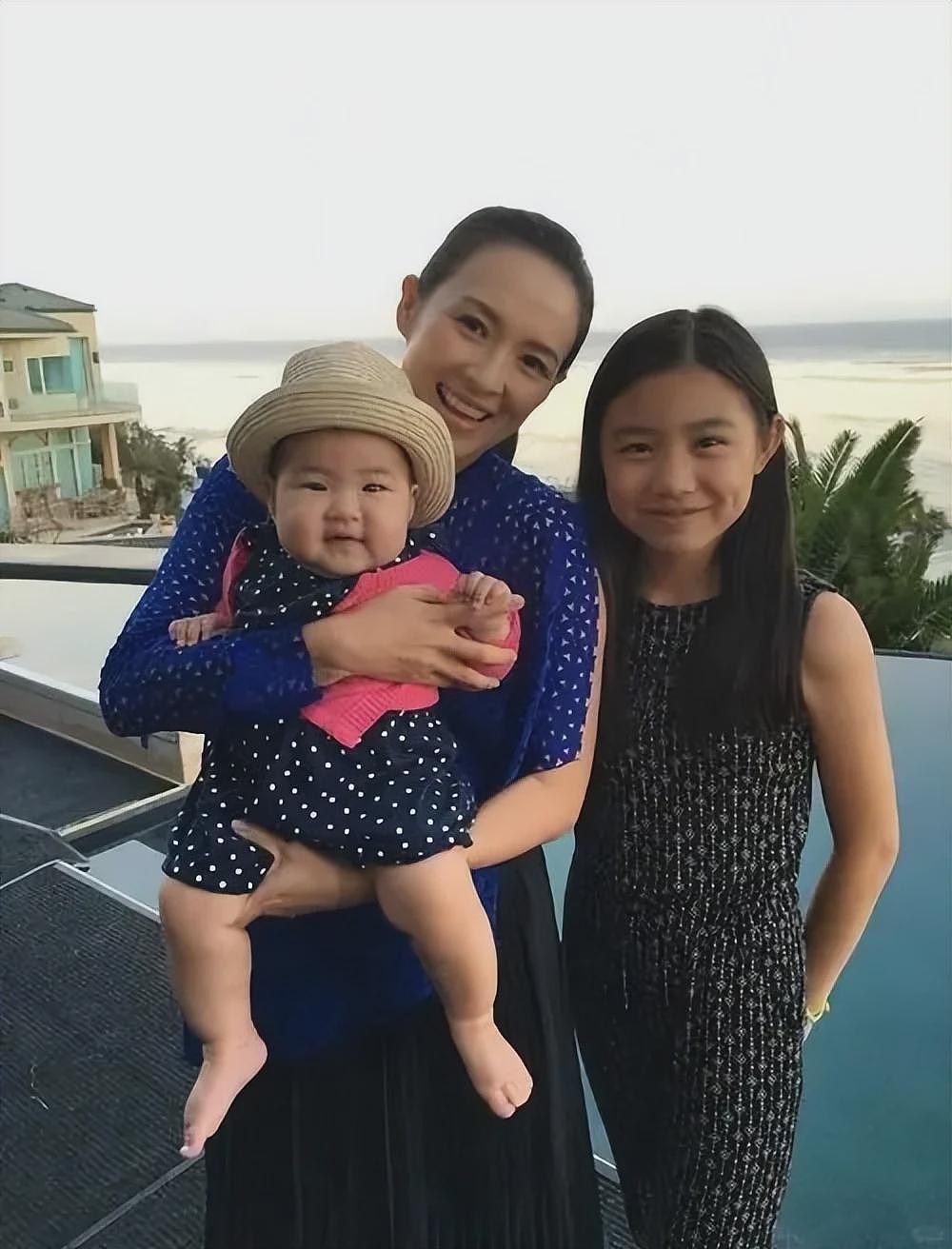 森林北现身汪峰演唱会，打扮精致坐VIP很显眼，与男友全程无交流（组图） - 3