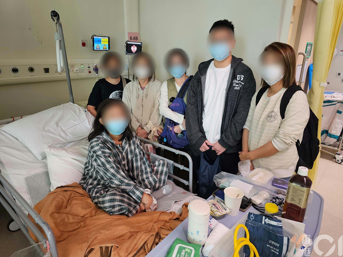 香港宏昌阁夫妇困15小时，绝望告别家人幸脱险，睹邻居伏尸（组图） - 1