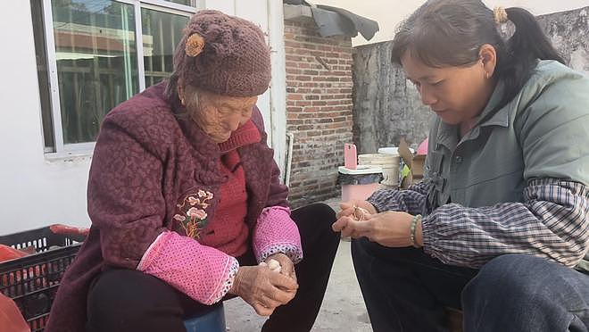 男子30年花百万终于找到儿子，愧疚称没钱给儿子在城里买房（组图） - 5
