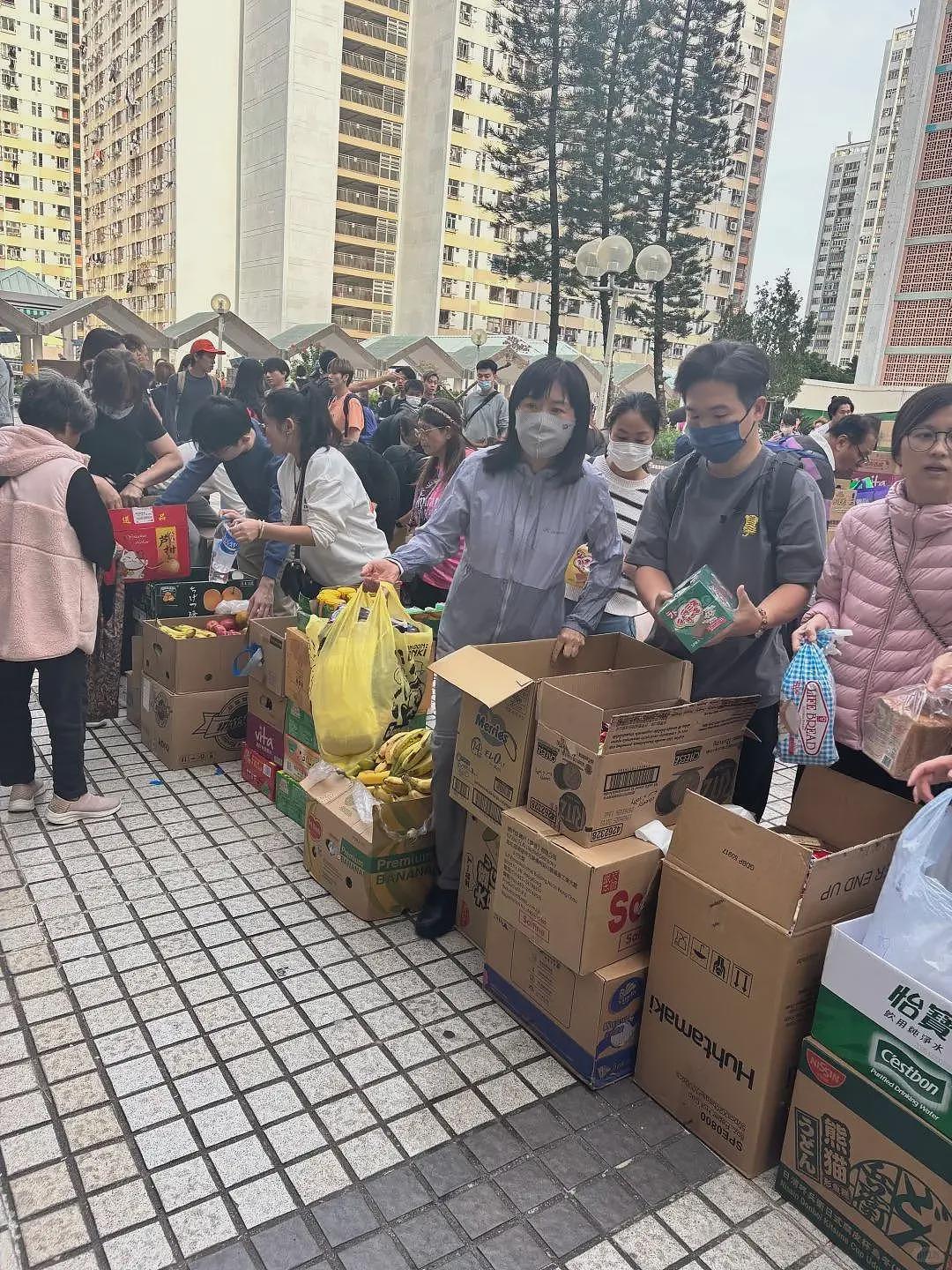 香港灾民入住安置房，许多老人舍不得离开宏福苑（组图） - 2