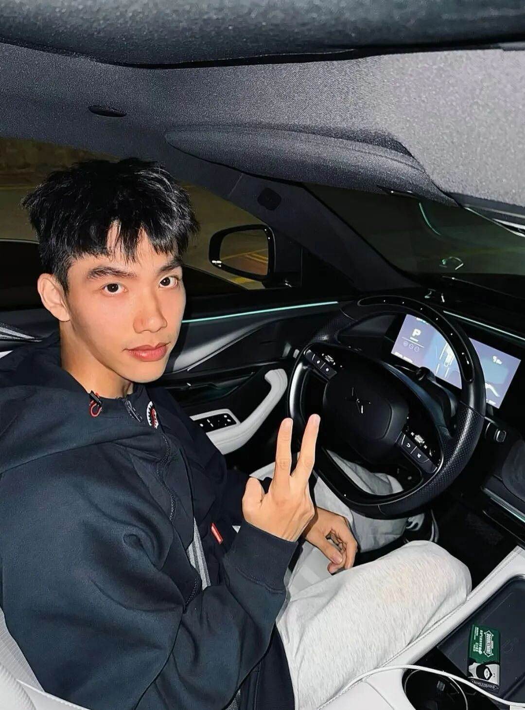 【帅哥】广体猛男黑皮体育生开豪车?金主也太宠了吧...(组图) - 3