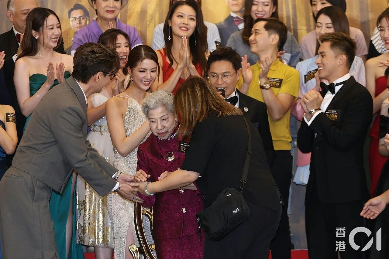 TVB资深老戏骨遭官网除名疑正式离巢，入行超80年曾扬言永不退休（组图） - 4