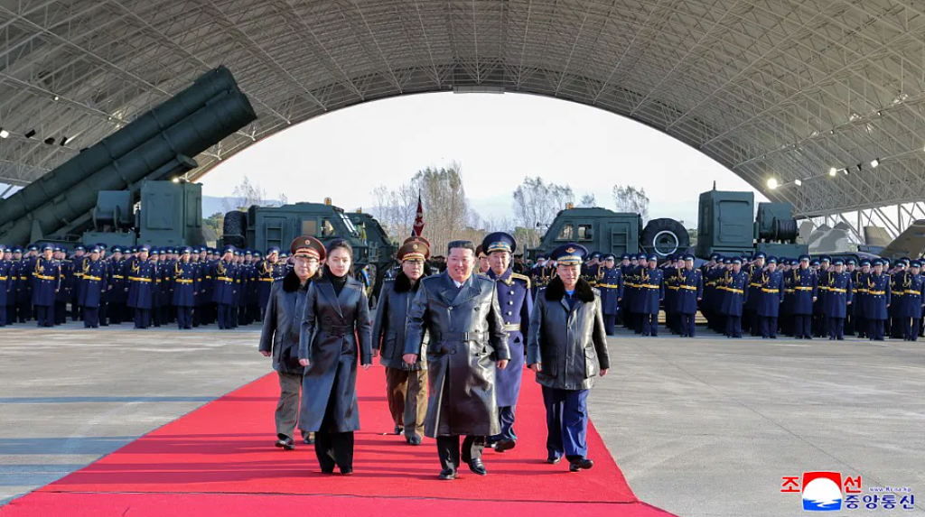 金正恩承诺,为朝鲜空军配备“战略资产”(组图) - 2