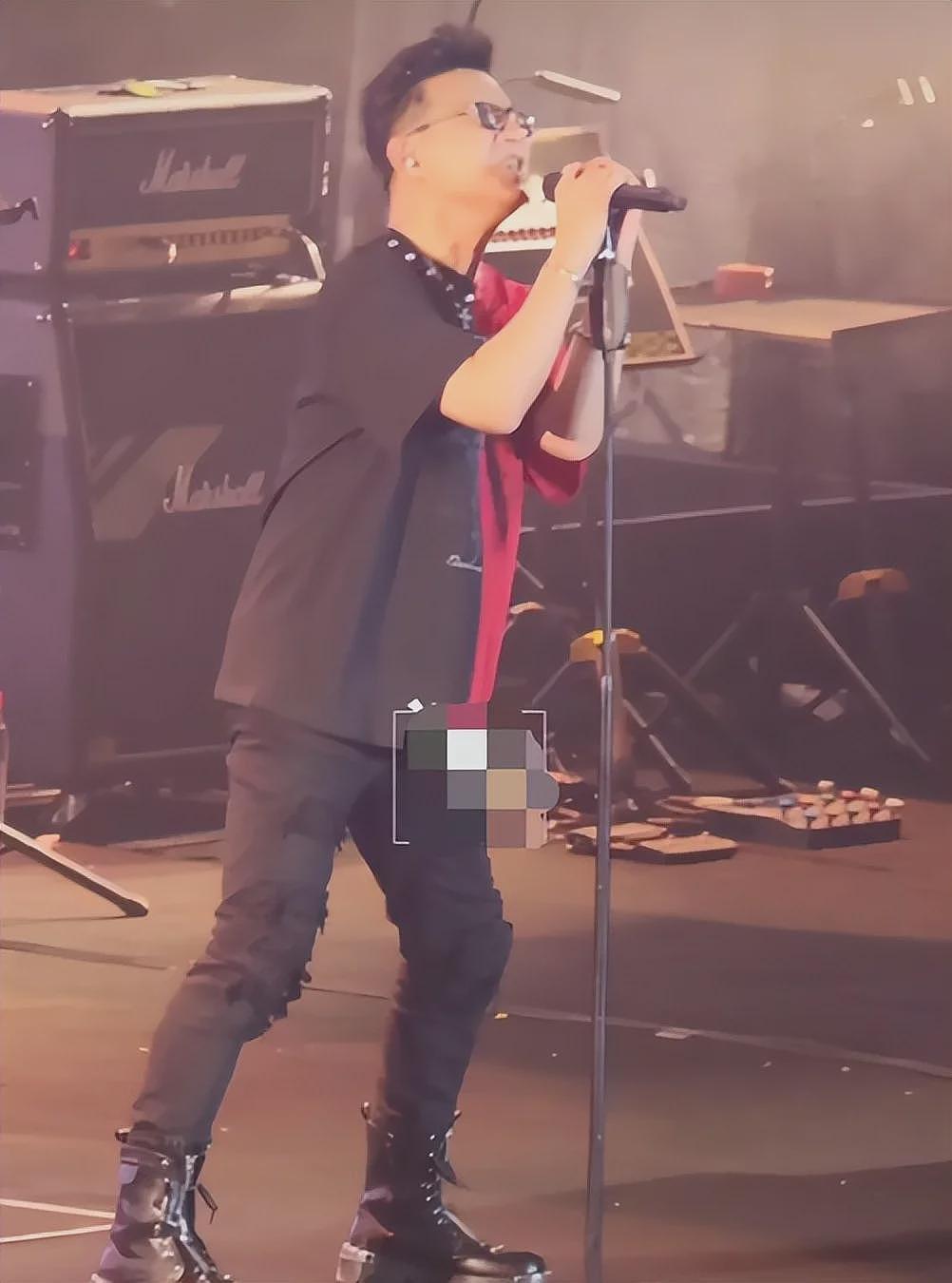 森林北现身汪峰演唱会，打扮精致坐VIP很显眼，与男友全程无交流（组图） - 14