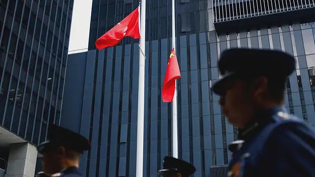 香港宏福苑大火：死亡数字升至146人，警方指房间、楼梯、天台均找到遗体（组图） - 9