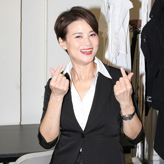 家暴男提刀砍妻!暴打前任至毁容畏罪潜逃,费尽心机勾上当红花旦原形毕露,发疯虐妻迅速离婚逃过刑罚?(组图) - 2