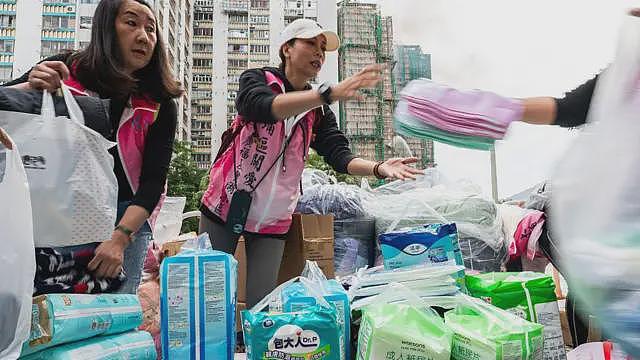 竹棚争议、“官进民退”到“以灾乱港”：香港宏福苑大火后的舆情兴起和转向（组图） - 5