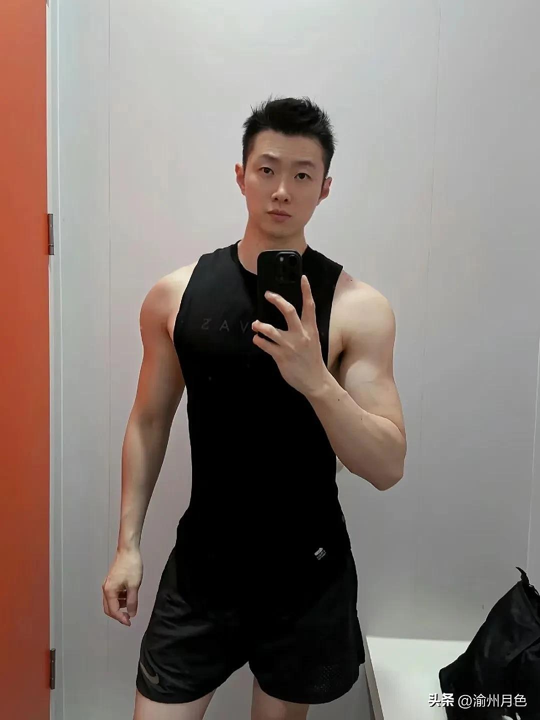 【帅哥】冷白皮肌肉帅哥，白白香香的真好看（组图） - 25