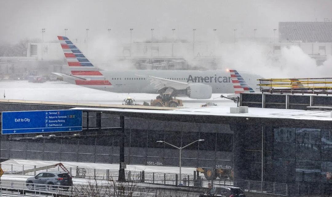 美国东部暴风雪肆虐!逾5000航班受阻,8000万旅客受困 (组图) - 2