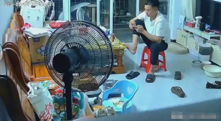 妻子曝医生老公出轨同院护士，网友看完原配和护士照片对比感叹：真不挑啊（组图） - 7