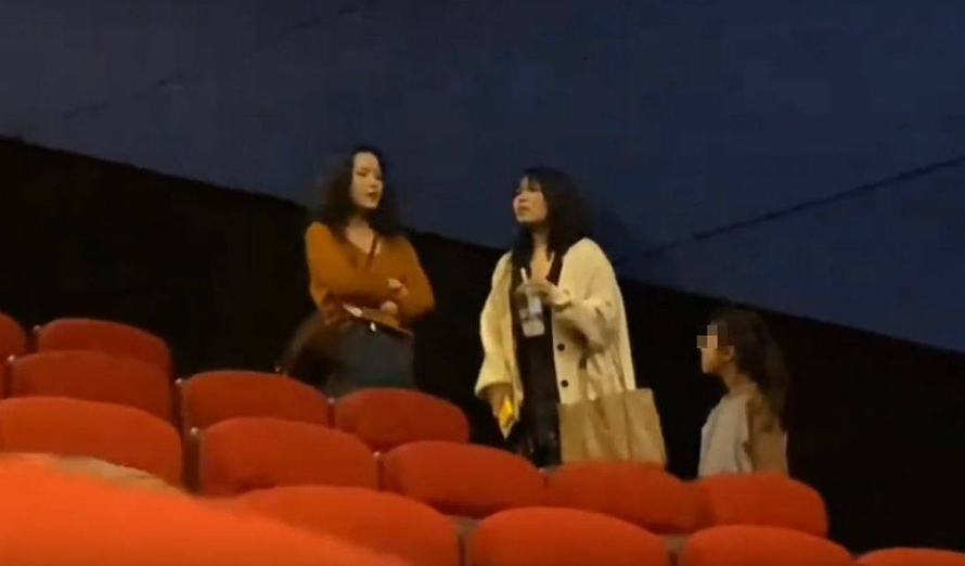 山东母女占领他人电影座位!反骂16岁事主没社会地位出来干吗(视频/组图) - 7