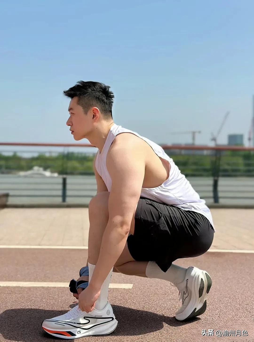 【帅哥】冷白皮肌肉帅哥，白白香香的真好看（组图） - 20