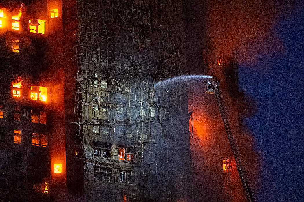 香港大埔火灾已致至少128人死亡，工程公司三人被捕（组图） - 1