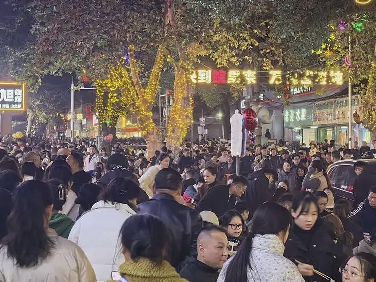 安徽“广德三件套”爆火,文旅局悬赏寻找“三件套”发明人,当地:打卡地几乎全是江浙游客的车(组图) - 1