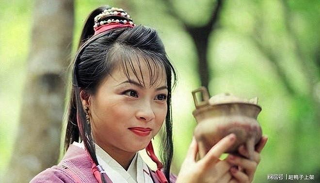 被嘲“最丑阿紫”的她,成名后抑郁想轻生,如今她活得让全网羡慕(组图) - 1
