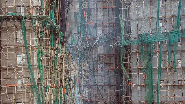 香港宏福苑大火：金属棚架真的比竹棚安全吗？还有什么关键因素（组图） - 4