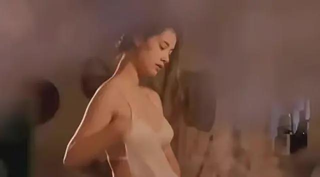 她认干爹，拍风月片，靠山去世后沦为服务员，最终成为妥妥笑话（组图） - 10