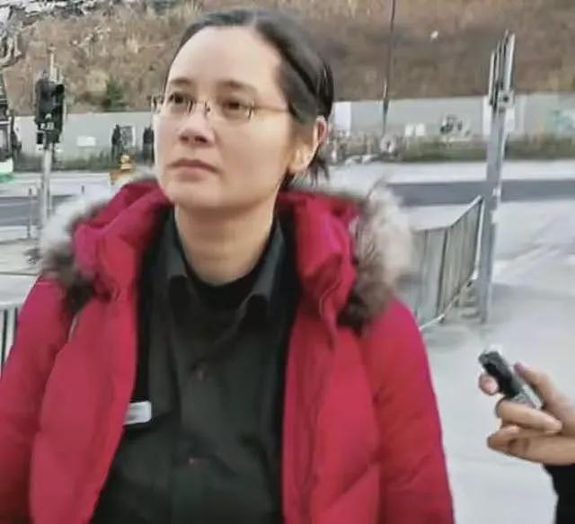 她认干爹，拍风月片，靠山去世后沦为服务员，最终成为妥妥笑话（组图） - 23
