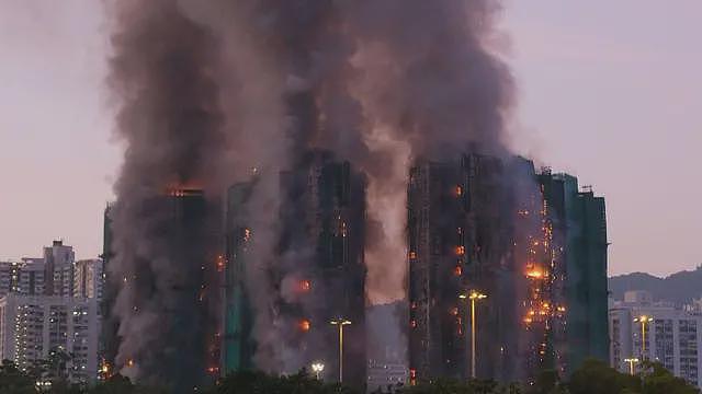 香港宏福苑大火：金属棚架真的比竹棚安全吗？还有什么关键因素（组图） - 2