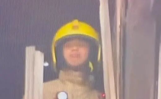 房间、楼梯间、走廊、天台都发现了遗体,100个失联个案界定为“无法追查”…香港火灾搜救细节公布(组图) - 4