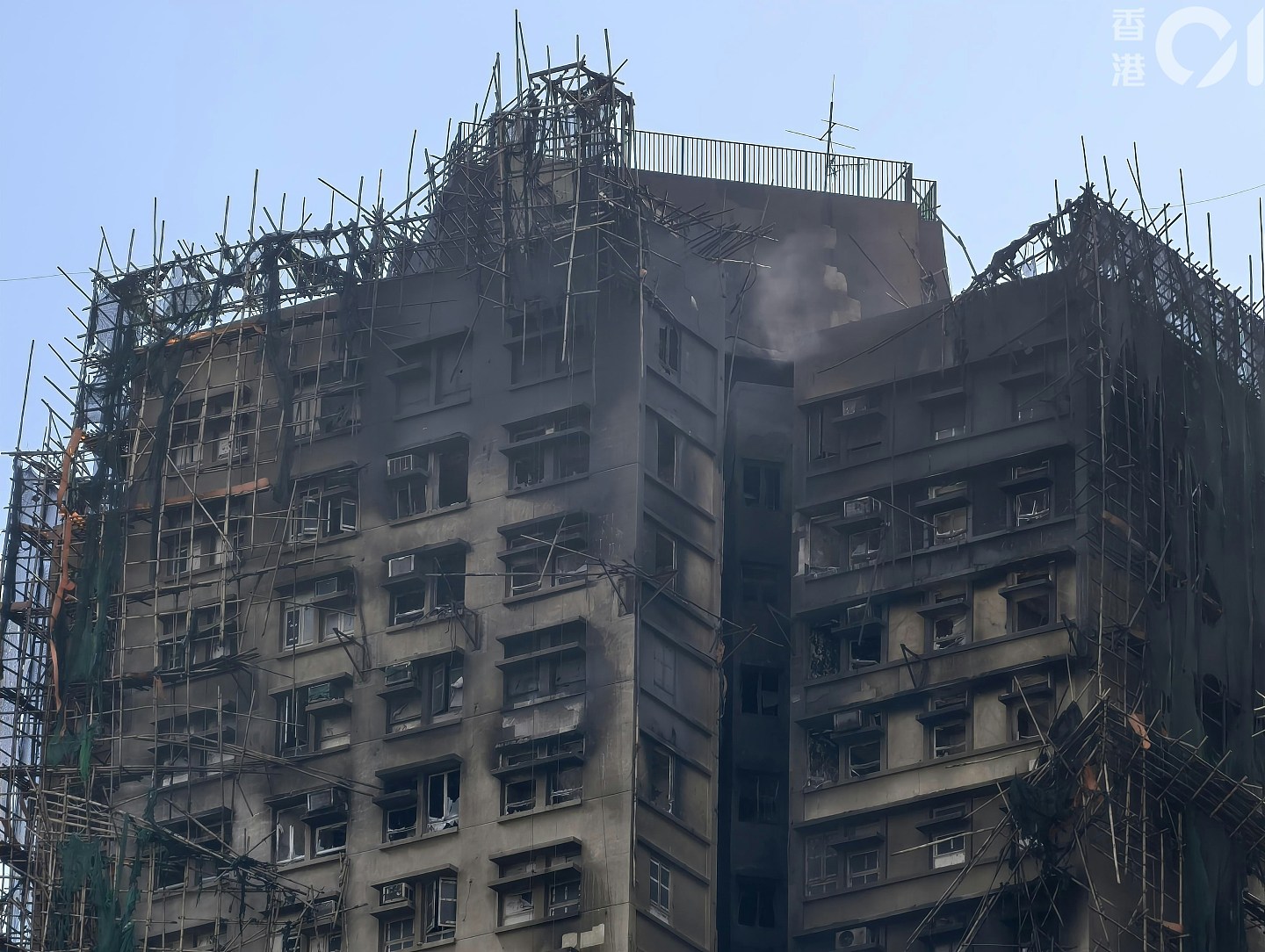 起火1分钟逃生失踪,香港母子每日翻相哭寻父落空(组图) - 5