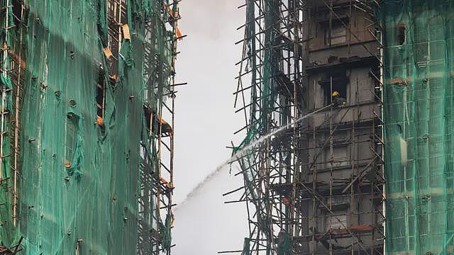 香港宏福苑大火：金属棚架真的比竹棚安全吗？还有什么关键因素（组图） - 1