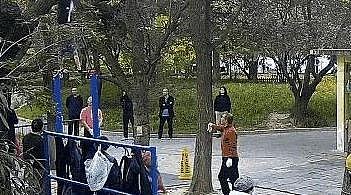 北京大爷低温下连续做14个单杠大回环，突发心肌梗塞亡，监控曝光（视频/组图） - 2