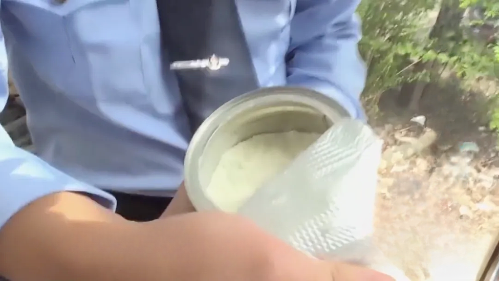 奶精加淀粉假冒进口奶粉，击穿了多少底线（图） - 1