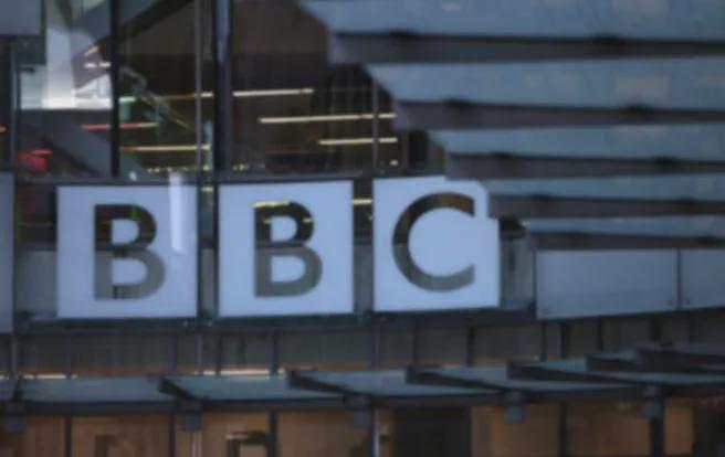BBC苏格兰总部起火，员工全部撤离，消防局：空调设备起火（组图） - 5