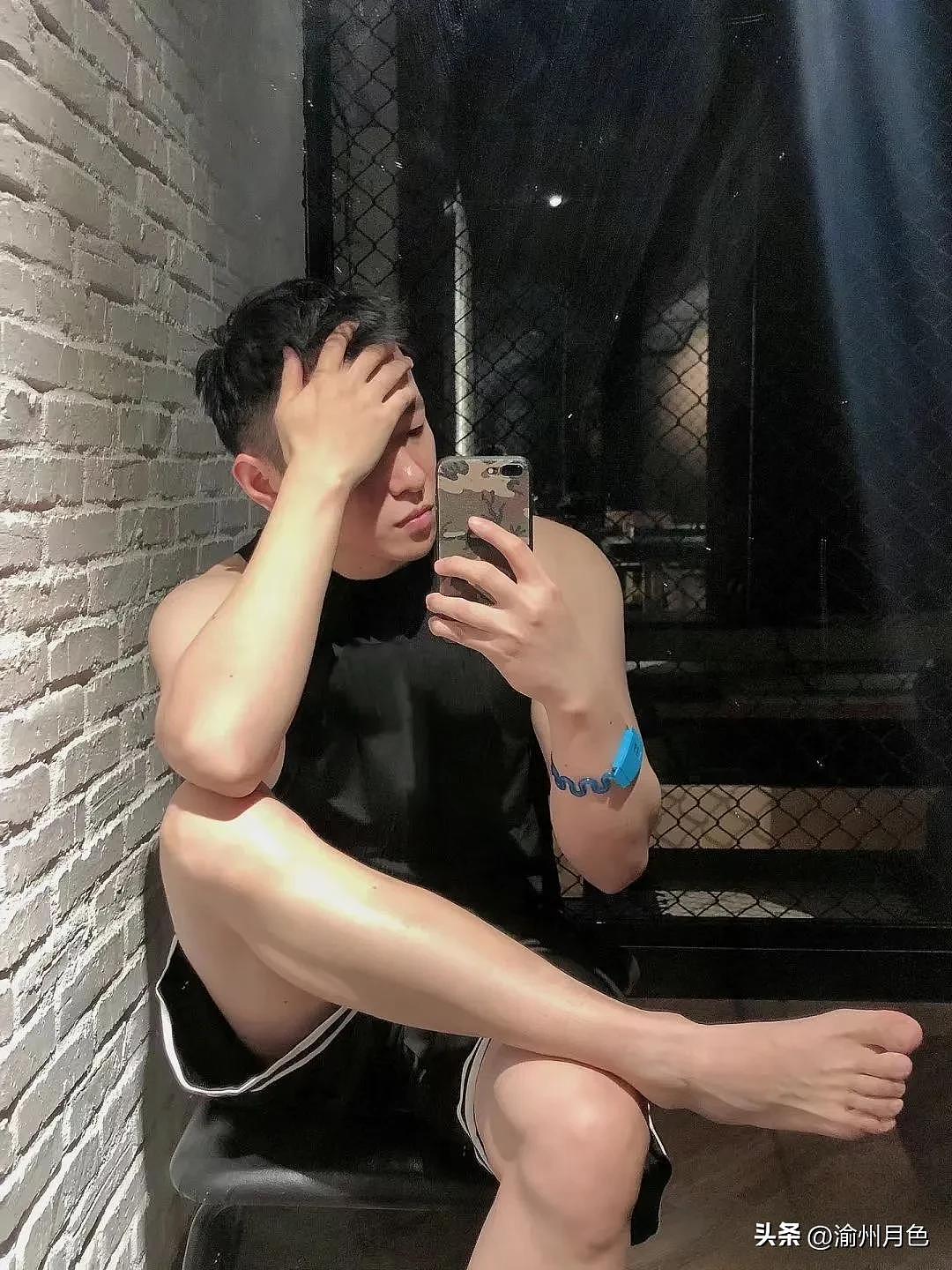 【帅哥】冷白皮肌肉帅哥，白白香香的真好看（组图） - 18